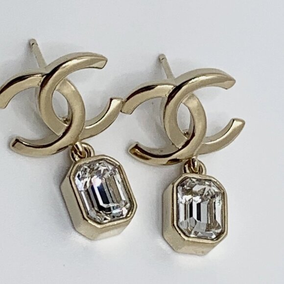 Authentic CHANEL CC gold earrings with dangling crystals - Picture 5 of 8